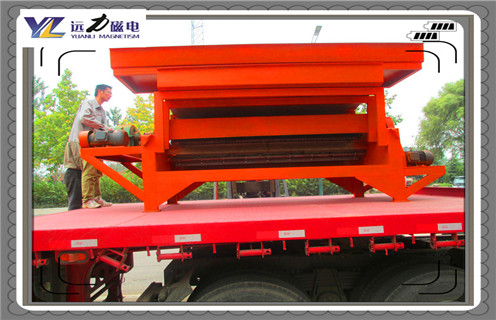 广东钛尾矿湿式磁选机_广东钛尾矿湿式磁选机铁精粉流程及转速有什么规定 ,在保证选矿效果的前提下，如果矿浆流速越快，则设备在单位时间内处理能力及单位时间内精矿的产量提升，同时由于 减少了电耗、人工成本等选矿成本，有利于选矿收益的增加。而实际选矿生产中，矿浆流速是受到诸多限制的，不可能无限制的提高矿浆流速来提升选矿收益。 一、广东钛尾矿湿式磁选机_广东钛尾矿湿式磁选机铁精粉流程及转速有什么规定 1、从选矿作用力的角度考虑。流经磁选工作面的矿浆速度决定了作用于沉积在梯度吸附区域表面颗粒上的剪切力，因此，影响到磁性chanp-in的回收率和品位，一般情况下，流速过高时会造成磁性超贫品位的增加而同时损失部分回收率。 2、选择不同号磁选机设备是根据客户产量及需求而定，而我们开云在线选矿设备厂生产小磁选机也是根据客需求而定制，随着路打开，越来越多小产量客户来选择小磁选机，它在市场上有***客户群。开云在线选矿机械小磁选机设备筒皮采进耐磨涂层替了普通筒皮，耐磨度了8-10倍左右，同时磁选机滚筒是***度稀土永磁材料来制造，这样保证磁选机磁力持久性，磁场可以从500GS-13500GS以上都可以定制，合理结构设计及磁系组装 二、广东钛尾矿湿式磁选机_广东钛尾矿湿式磁选机铁精粉流程及转速有什么规定 1、湿式磁选机有三种槽体：顺流槽体、逆流槽体、半逆流槽体。不一样槽体对于物料的精细度的工作也不一样，这个详细的选择还要依据周身环境的，地质及物料的特色，然后结合自然条件选择再依据设备的特色进行选择，防止出现“不适应”运作疑问出现。 2、湿式磁选机三种槽体的特色：顺流式湿式磁选机相对逆流式和半流式的槽体来说，它的处理才能大，顺流式槽体适宜于处理较粗粒度的强磁性物料的粗选和精选。顺流式磁选机有一个需要特色留意的地方即是：***严厉的操控给矿的粒度，不能过大或许过小，过大的时分脉石与磁性物体别离不开，磁性矿粒简单损失于尾矿，会下降精矿的质量。顺流式槽体湿式磁选机可以完成连体机工作，进步精矿的质量。 3、逆流式磁选机适宜于细粒强磁性矿藏的粗选与扫选工作，回收率较高，但精矿档次较低。由于粗粒物料易沉积阻塞选别空间，更不容别离开来，所以逆流型磁选机不适于处理粗粒物料，尽量防止运用逆流式湿式磁选机进行精选，牢记。 4、半逆流磁选机它一起具有自己顺流槽体的优势和逆流槽体的优势，半逆流磁选机在矿设技术流程中所占的比重略大。它充分体现了顺流式和逆流式的优势，而且还逾越了那两种槽体，由于它还适宜于处理0.5mm以下的矿粒的粗选和精选，不光可以多台串联和并联，还可以完成屡次的扫选和精选。