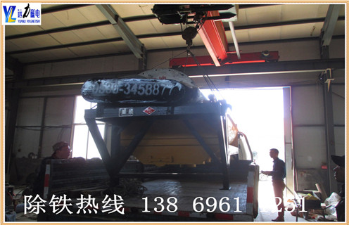 为什么普通型干式磁选机的跑尾情况比较高,潍坊开云在线生产的干式磁选机具有磁系设计结构先进.整机重量轻.运转快速可靠.而且维修方便.干式磁选机非常适用于干旱缺水地区, 这样不仅能够节省水资源,而且能够为客户降低选矿成本,为超贫磁铁矿开采和利用开辟了一条新途径.​