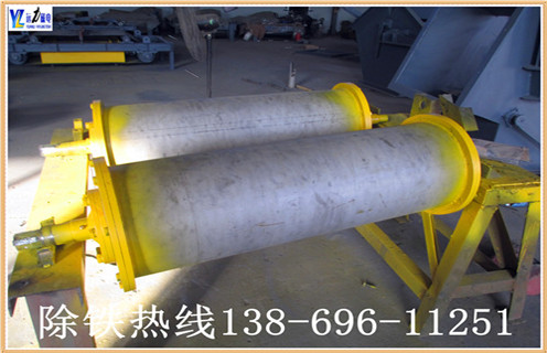 1.干式永磁滚筒采用人民共和国机械工业标准“JB / 7895-1999”,采用稀土复合磁性系统,并采用高强度胶(J-39)粘结和环氧灌注,磁性表面用不锈钢加强胶胶挂胶,不脱落.气缸两端的密封垫圈涂有塑料密封,确保无水;整体采用先进的技术和合理的结构.经过特殊设计,使的磁场强度分布更为合理,分选效果更明显. 2.此碎钢磁选机永磁筒体机身通过特殊设计,不易堵塞材料,运行材料.通过半逆流类型.