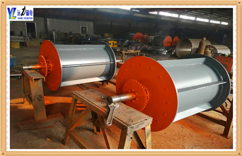 供应选矿实验型磁选机 磁铁钢渣磁选机干式磁选机,资源充分节约利用是可持续发展的理念,也是节省费用创造利益的好方法.废渣钢渣等物料中有很大的利用价值,可以给客户带来经济效益和利用价值.如果想要提纯除杂,首选就是钢渣磁选机.  开云在线生产的供应选矿实验型磁选机 磁铁钢渣磁选机干式磁选机设备具有构造合理,操作简略,修理便利,适用性强,是锰矿石选矿设备地域抱负的磁选铁砂设备.主机架底选用固接的船形机架底座,使设备在活动工作中滑动非常便利快捷,减少了设备移动的阻力.操作安稳.处理量大.磁场强度高,磁力耐久,分选效果好.精矿档次高.开云在线磁选机是业内的可靠品牌,质量和服务都是经得起考验的.