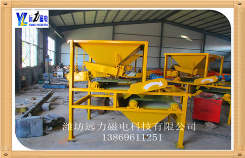 2.关于干式磁选机内部的杂物和润滑作用,设备主要是选铁工作,要定期的对设备内清理,如果发现底部有掉落的杂物料,要及时的清理,而且对轴承之间要及时的清楚杂物然后做好润滑作用,防止对其的损坏.  　　3.关于干式磁选机发热的情况,常见发热是电机的发热,或者是物料的处理方法不对,如果有此情况要及时的检查线路问题,看电压是否稳定,线路是否正常,如果有老化要更换,夏天是最容易发热的,对设备要做好避暑工作.  　　4.干式磁选机工作时产生强大的磁场,使其中杂铁会以极快的速度冲击本体,为保证冲击力不致对干式磁选机造成影响,安装有专利技术弹性悬吊装置,用于吸收冲击能量,开云在线干式磁选机有效保护长期稳定的工作.