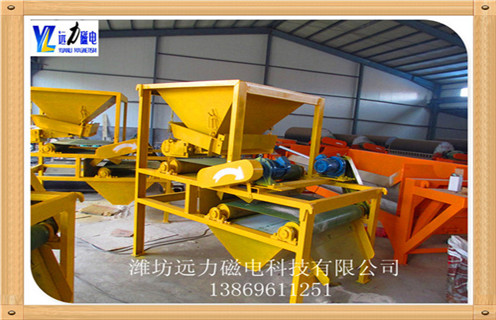 永磁磁选机的试车流程是啥样子的，潍坊开云在线生产的永磁磁选机是根据各种矿物不同的比磁化系数,利用磁力进行矿物分选.当矿浆进入分选区时,由于各种矿物比磁化系数不同,在磁场磁力作用下,强磁性矿物被吸附在圆筒表面上,随圆筒旋转带到精矿矿口,脱离磁系后借精矿冲洗水排入精矿箱;脉石和弱磁性矿物不能被磁力吸引,在槽体内矿浆流的作用下,顺圆筒旋转方向自流进入尾矿排矿箱.